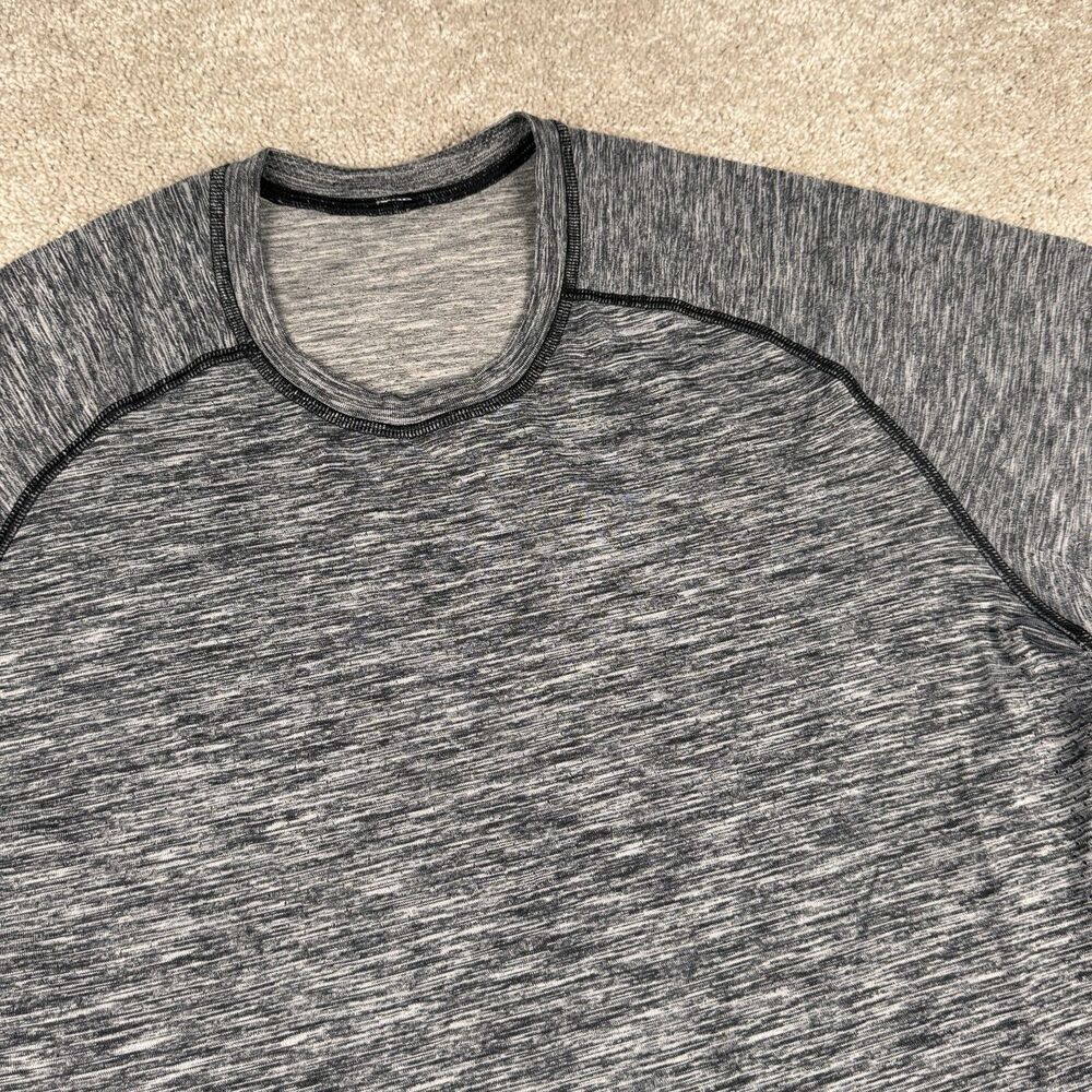 Lululemon Metal Vent Tech TShirt Gray Athletic Workout Short Sleeve Men's Large
